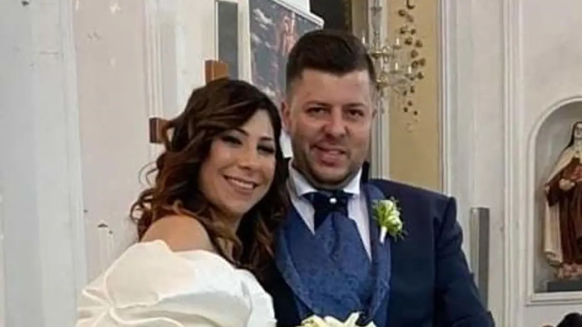 Un post tratto dal profilo Facebook di Giuseppe Carmina nella foto insieme a Selene Pagliarello +++ATTENZIONE LA FOTO NON PUO\\' ESSERE PUBBLICATA O RIPRODOTTA SENZA L\\'AUTORIZZAZIONE DELLA FONTE DI ORIGINE CUI SI RINVIA+++Giuseppe Carmina e Selene Pagliarello, dal profilo fb di lui , ANSA