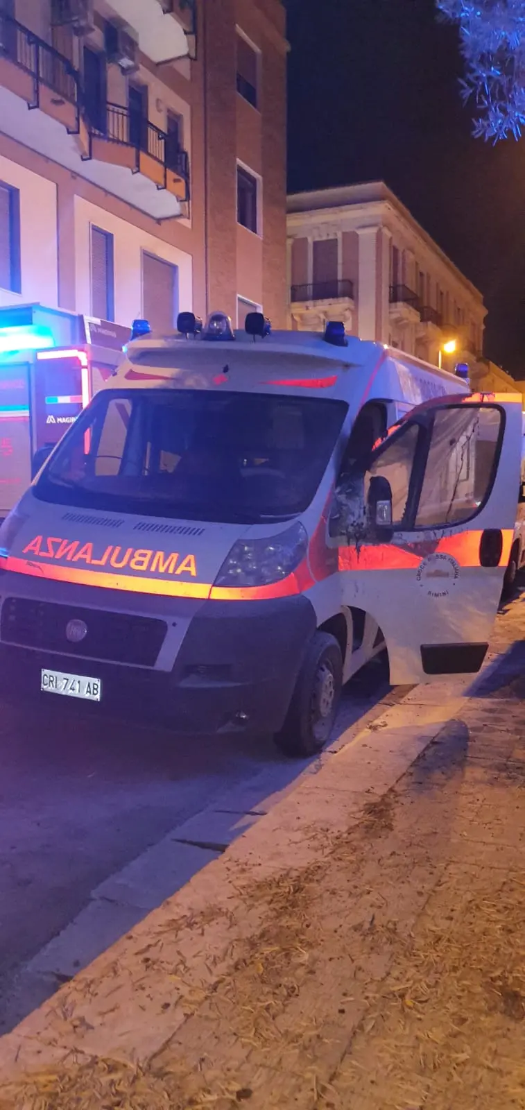 Cosenza, uomo ferito a colpi di pistola in un agguato in centro