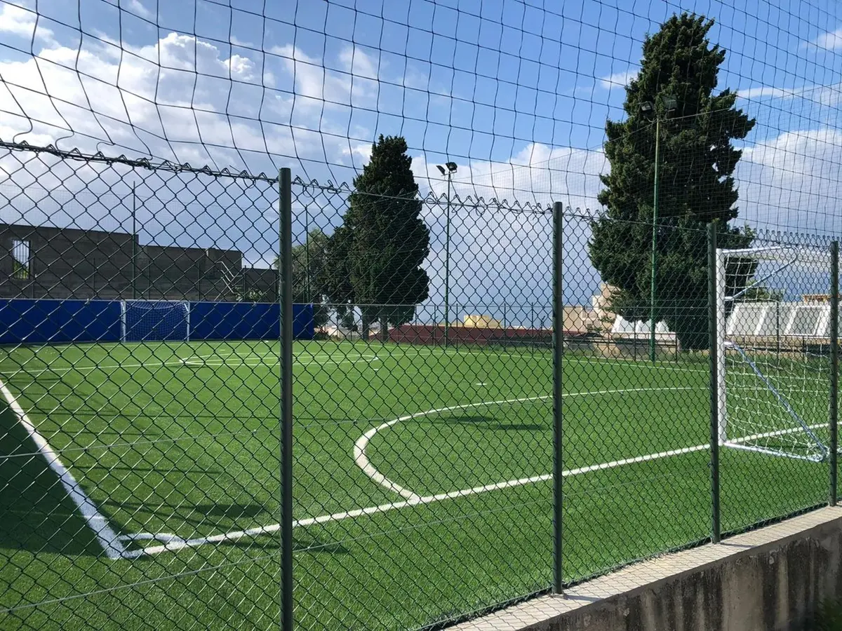 Reggio, completati i lavori di riqualificazione del campetto e della palestra dell'Istituto Panella