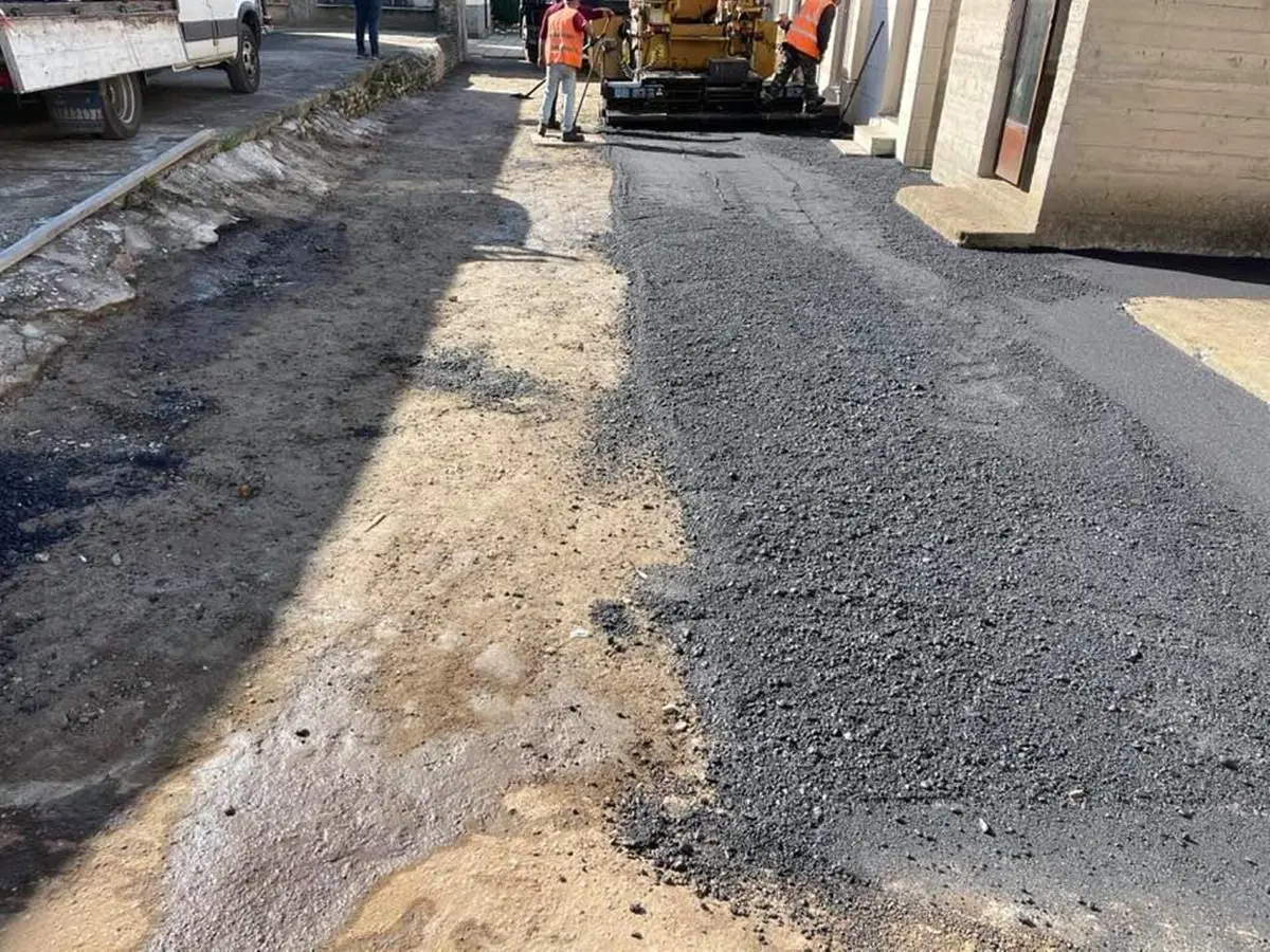Taurianova, asfaltato il viale \"piscina\" del cimitero di Radicena
