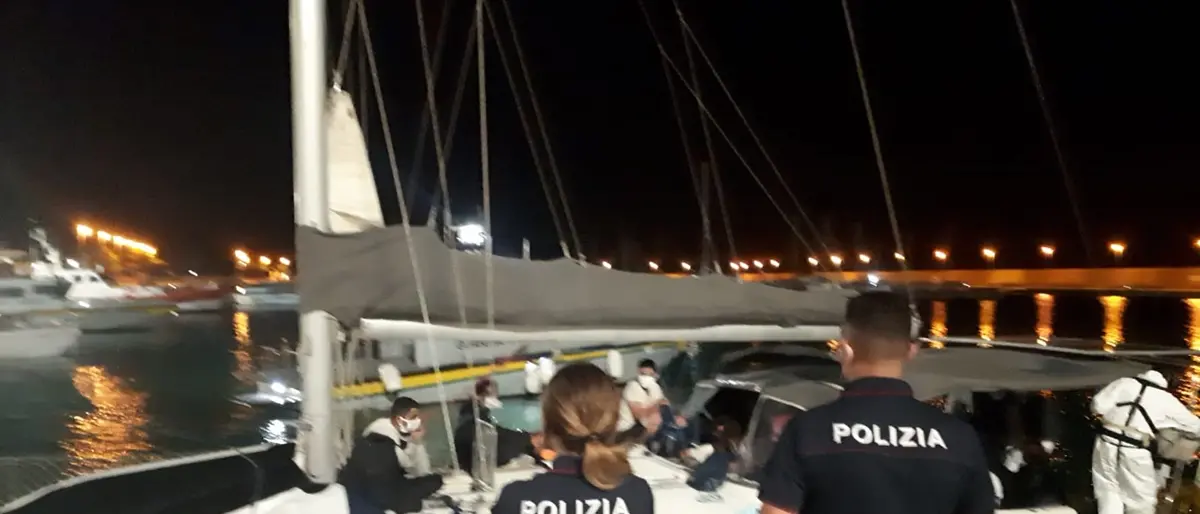 Locride, proseguono gli sbarchi di migranti: salvate a Roccella 55 persone