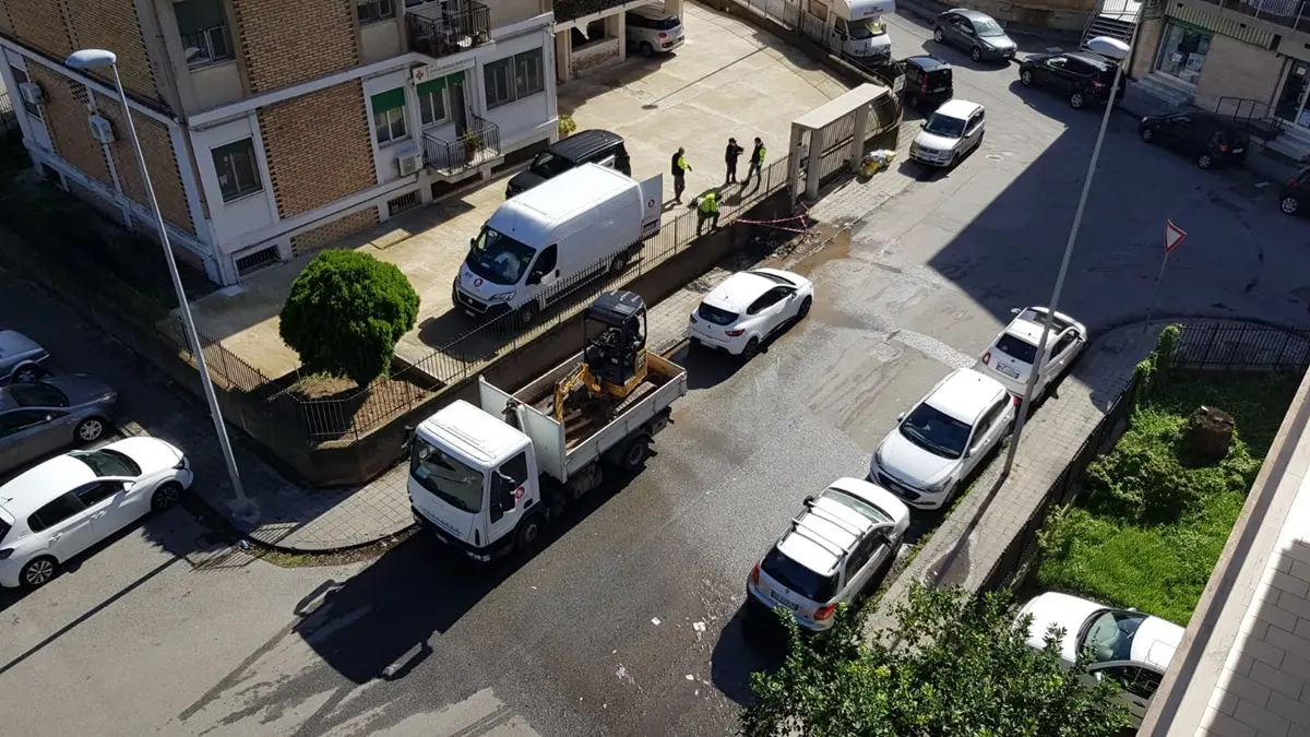 Reggio, risolta la perdita d'acqua nel rione Gebbione