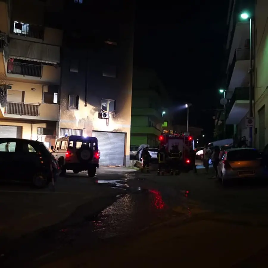 Reggio, l'allarme dei residenti per lo svincolo di Ravagnese: «Buio totale sulla rampa di Saracinello»