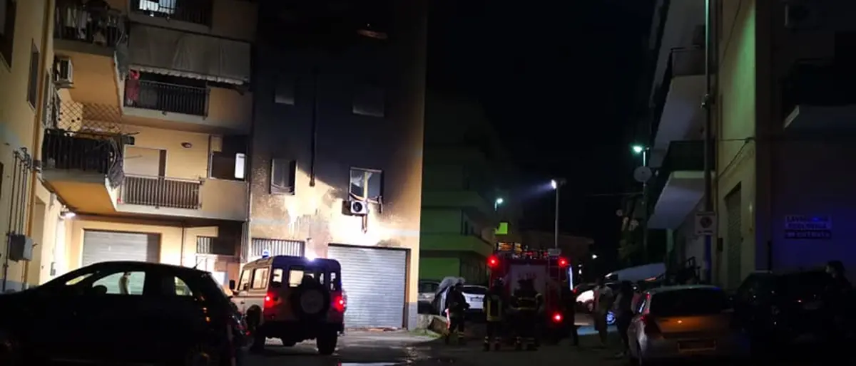 Reggio, l'allarme dei residenti per lo svincolo di Ravagnese: «Buio totale sulla rampa di Saracinello»