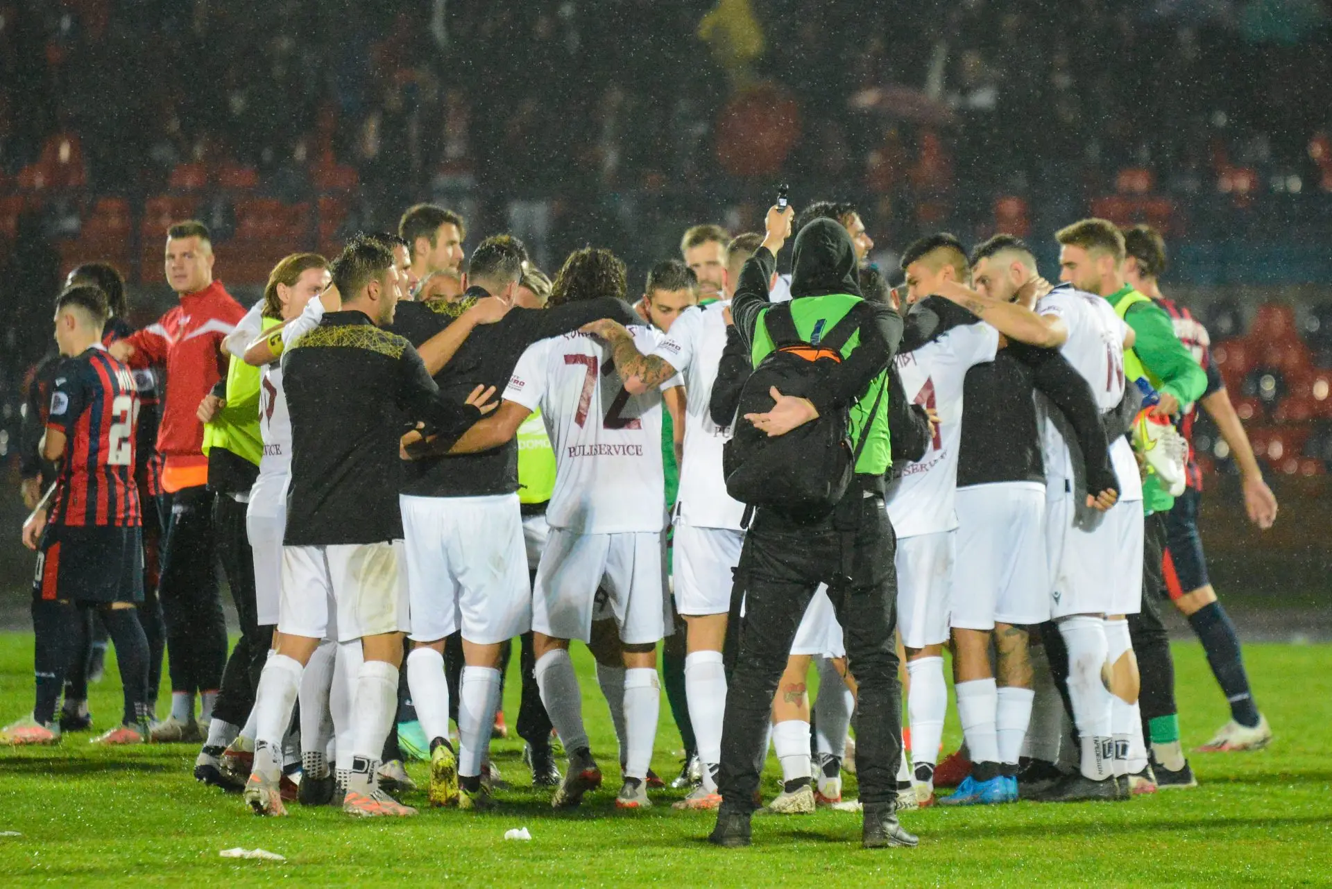 Reggina, i casi di positività al Covid salgono a cinque. La nota del club