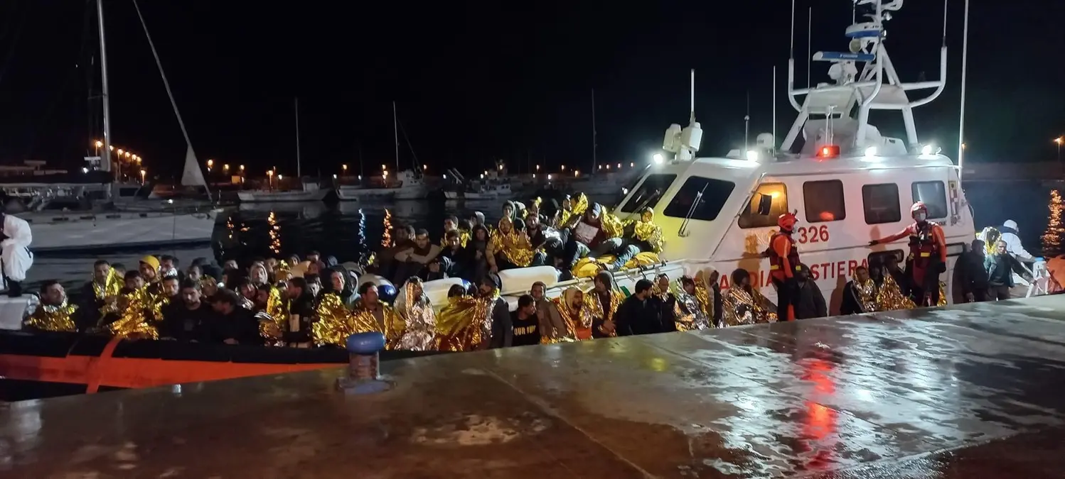 Gestione migranti, mano pesante della Corte dei Conti: condannati anche Lucano, Ammendolia e Cagliuso