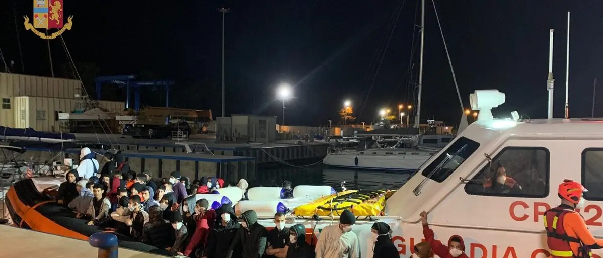 Locride, riprendono gli sbarchi di migranti: salvate nella notte 40 persone