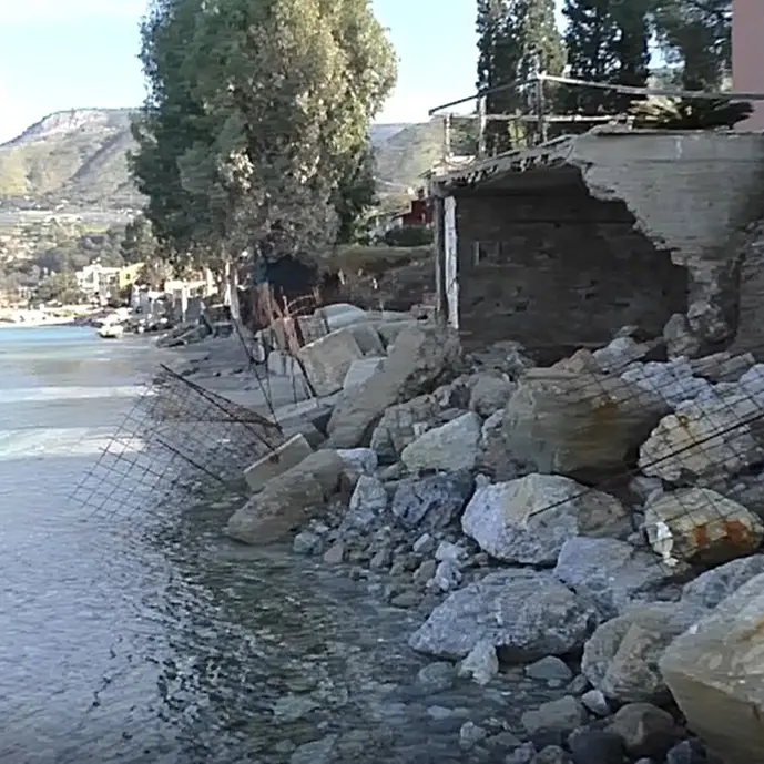 Erosione costiera a Villa San Giovanni, partono gli interventi per mettere in sicurezza le abitazioni
