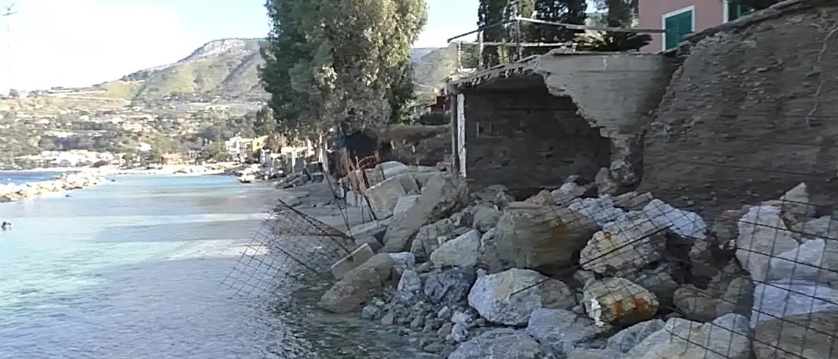 Erosione costiera a Villa San Giovanni, partono gli interventi per mettere in sicurezza le abitazioni