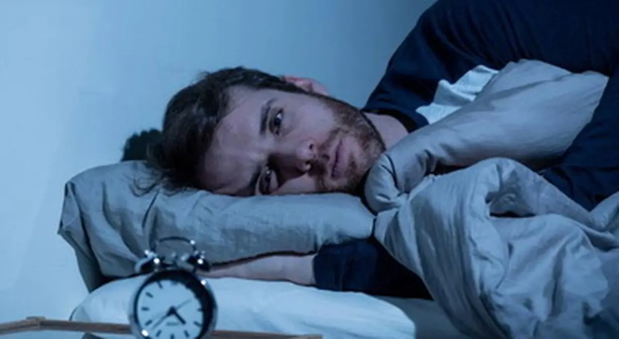 Variante Omicron, tra i sintomi anche la paralisi del sonno