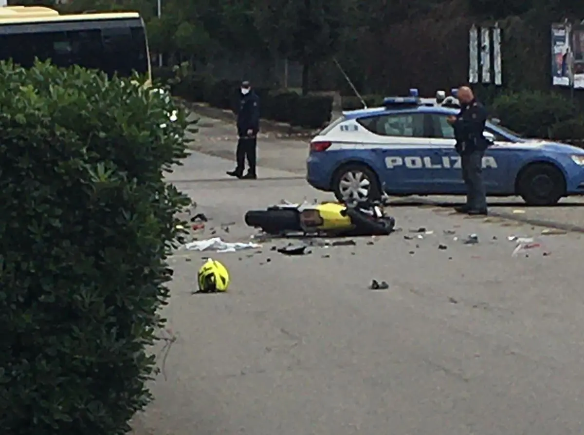Scontro tra auto e moto a Cosenza, centauro in gravi condizioni