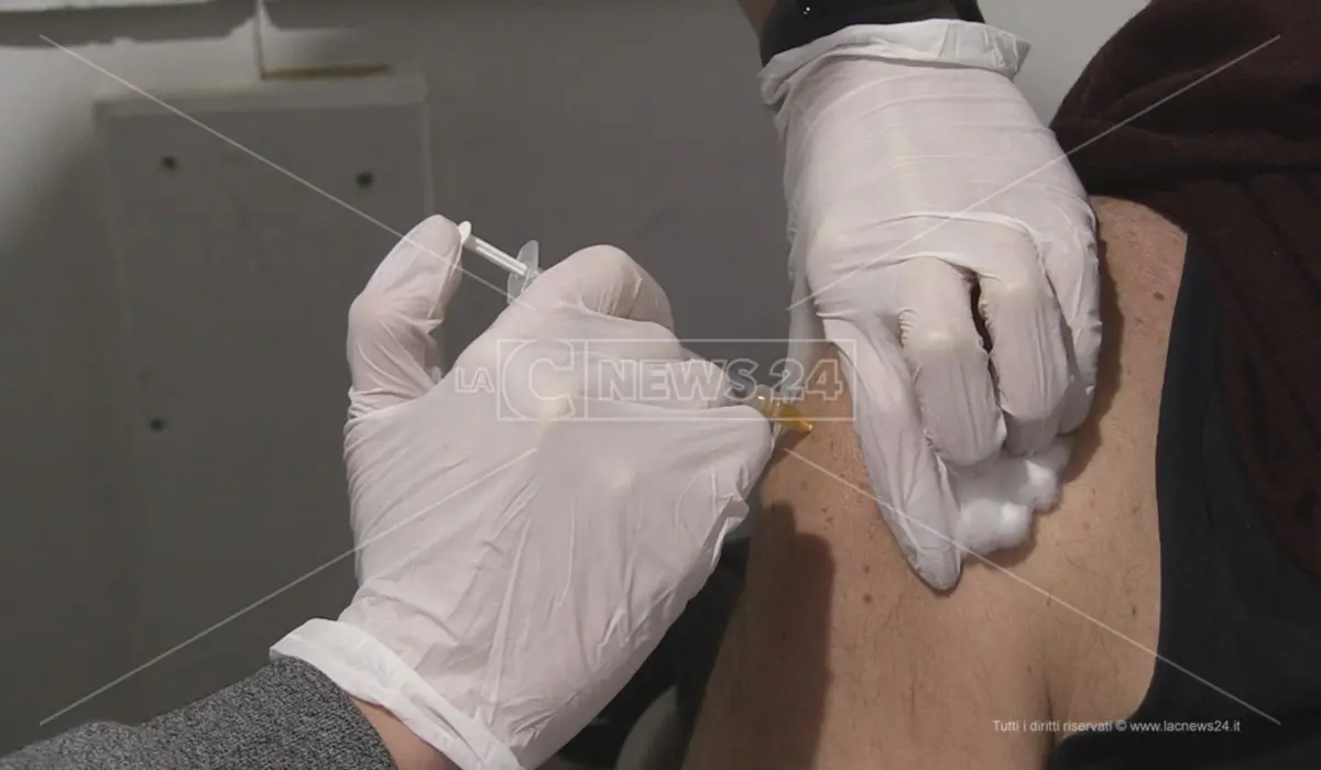 Coronavirus, l’Austria è il primo paese europeo ad introdurre l’obbligo vaccinale