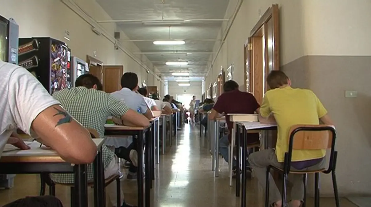 NOTTE PRIMA DEGLI ESAMI | Il difficile compito dei prof: «Ricordo il mio primo esame, quando una ragazzina mi volle accanto a se»