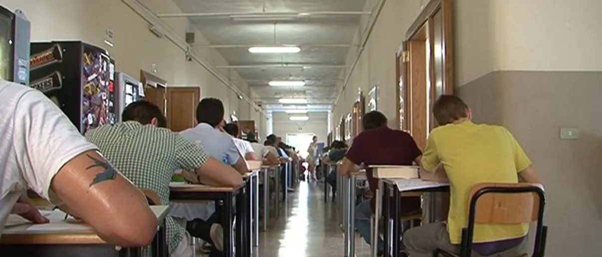 NOTTE PRIMA DEGLI ESAMI | Il difficile compito dei prof: «Ricordo il mio primo esame, quando una ragazzina mi volle accanto a se»