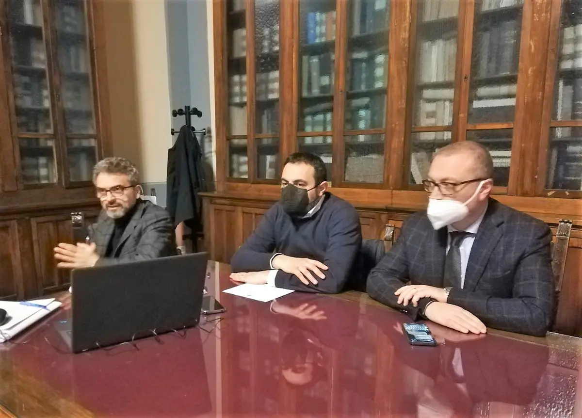 Impianti di smaltimento rifiuti, a Palazzo Alvaro l'incontro con i sindaci