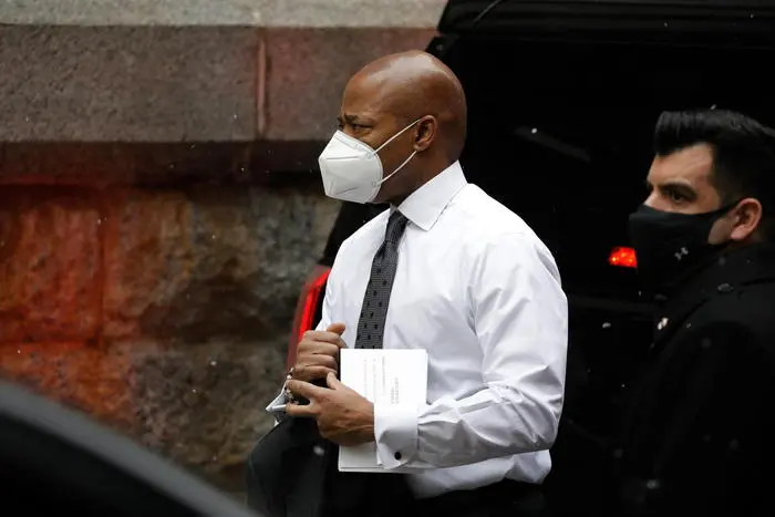 New York, il sindaco vegano sorpreso a mangiare pesce in un ristorante italiano