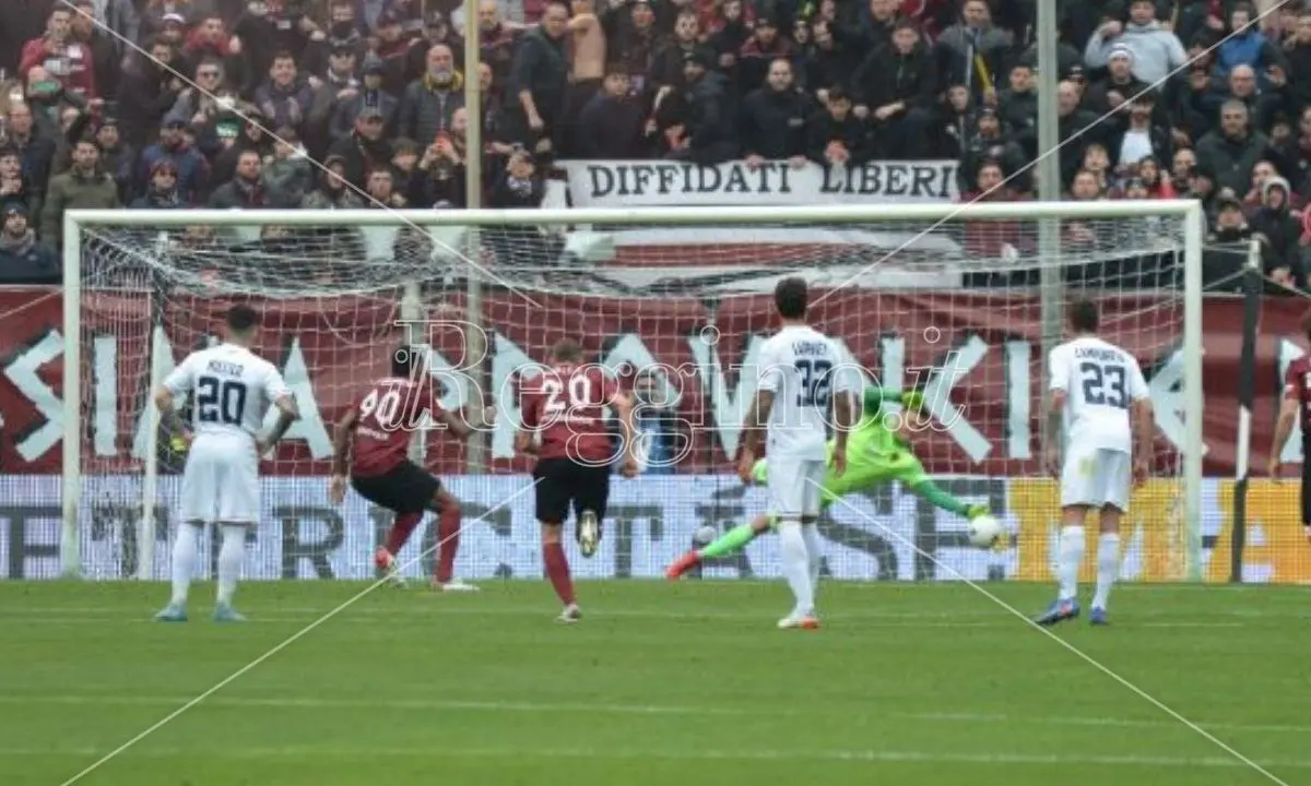 Il derby è amaranto, lo decide Folorunsho: Reggina batte Cosenza 1-0