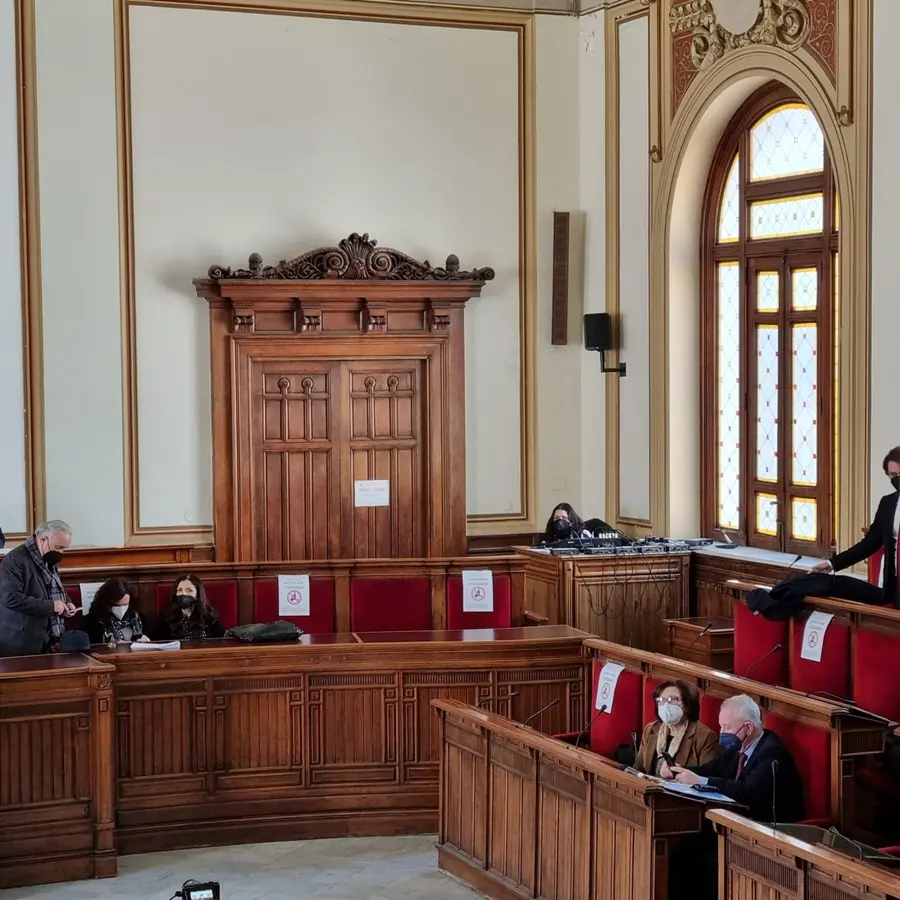 Rifiuti a Reggio, la maggioranza al Comune: «Nuova gestione regionale deve cambiare passo»