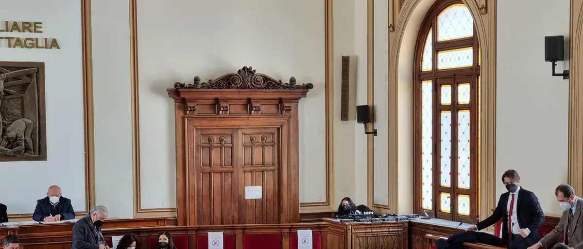 Rifiuti a Reggio, la maggioranza al Comune: «Nuova gestione regionale deve cambiare passo»