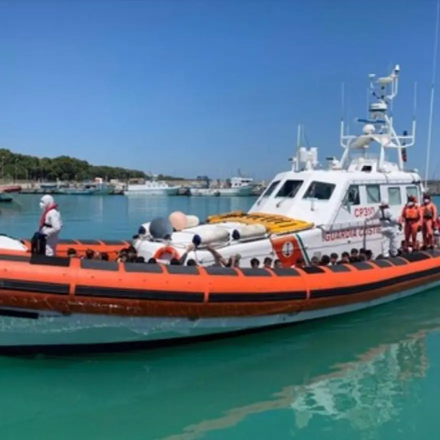 Migranti, un nuovo sbarco atteso domattina a Roccella