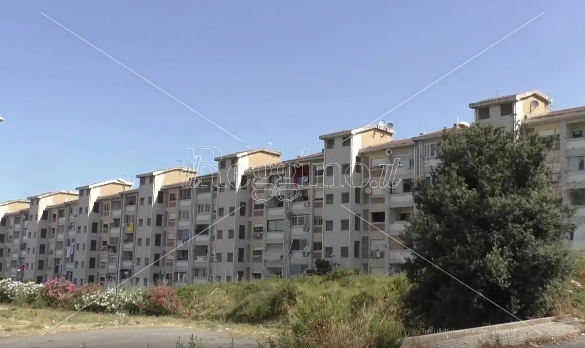 Reggio, le associazioni replicano al Comune: «Il ghetto di Arghillà è frutto di una scelta dell'amministrazione»
