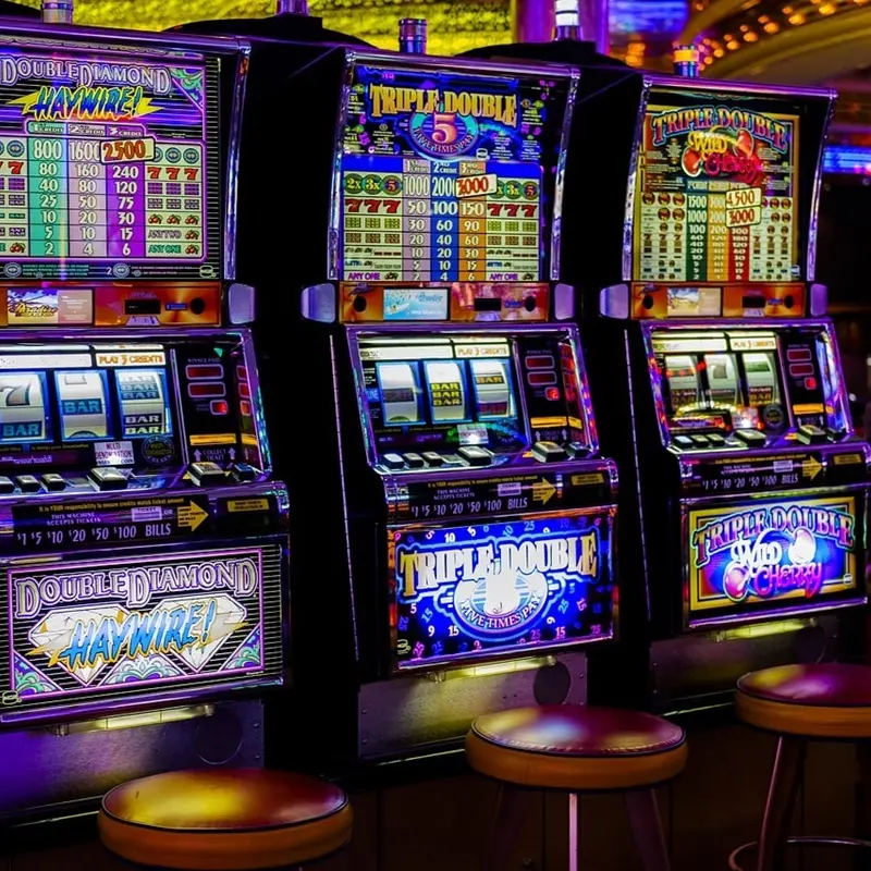 Vibo, controlli in un bar da parte della polizia locale: sequestrate due slot machine, multa di 20mila euro\n