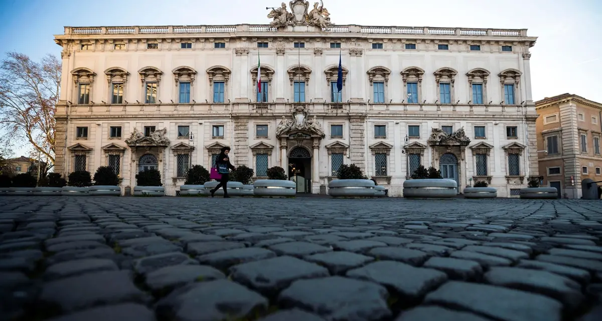 Il Governo boccia (di nuovo) una legge regionale e porta la Regione alla Consulta: scontro sulle autorizzazioni ambientali\n