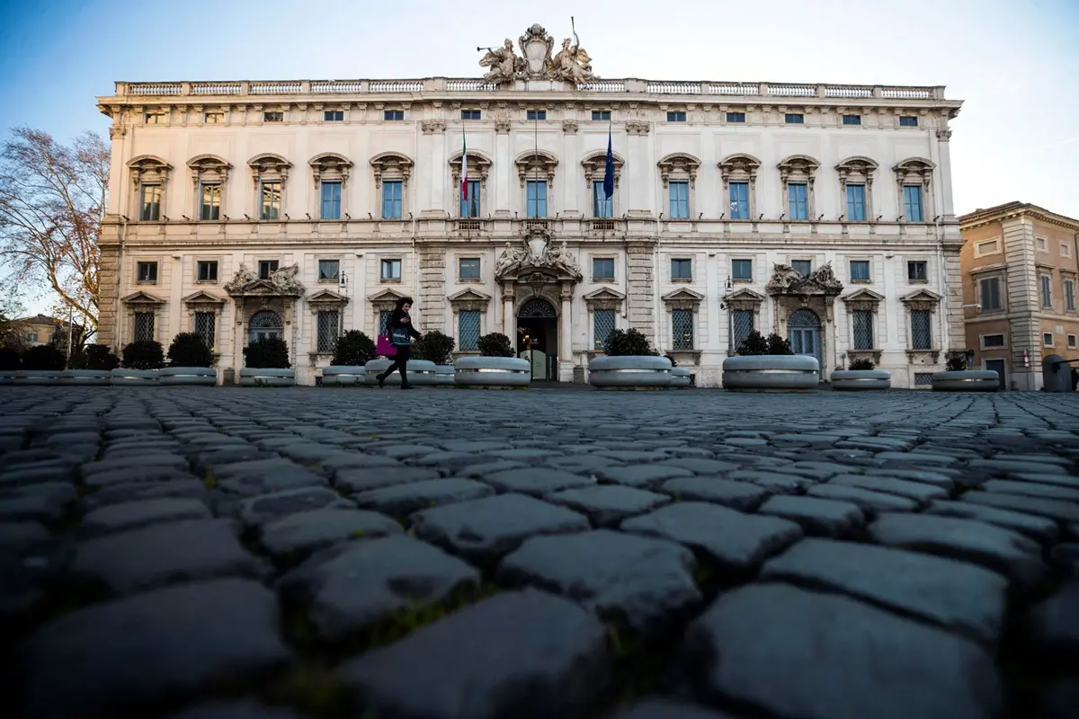 Colpo di scena sull’autonomia differenziata: la Corte blocca tutto