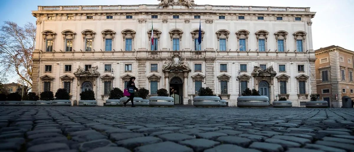 Colpo di scena sull’autonomia differenziata: la Corte blocca tutto