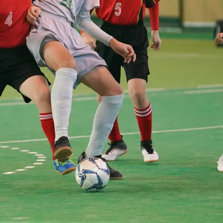 Calcio violento, un giocatore del Roccella: «Io aggredito in campo, ora ho due vertebre lesionate»