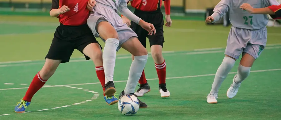 Calcio violento, un giocatore del Roccella: «Io aggredito in campo, ora ho due vertebre lesionate»