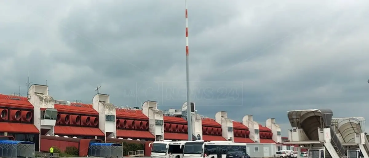 Volo Istanbul-Casablanca costretto ad atterraggio d'emergenza a Lamezia Terme dopo malore di un passeggero