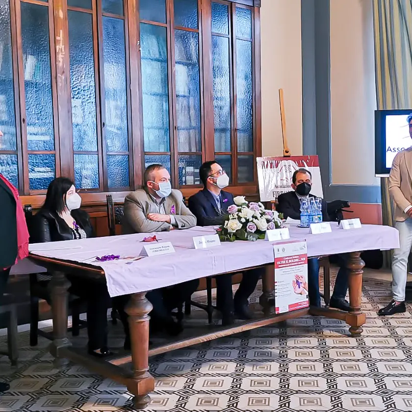 Reggio, i fibromialgici incontrano il garante della salute: «La nostra patologia sia inserita nei Lea»