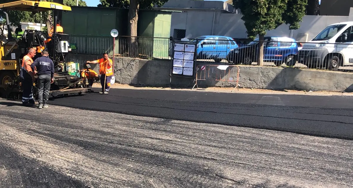 Cosenza, lavori di bitumazione\u00A0su via Popilia: le date e le zone\u00A0degli interventi\n