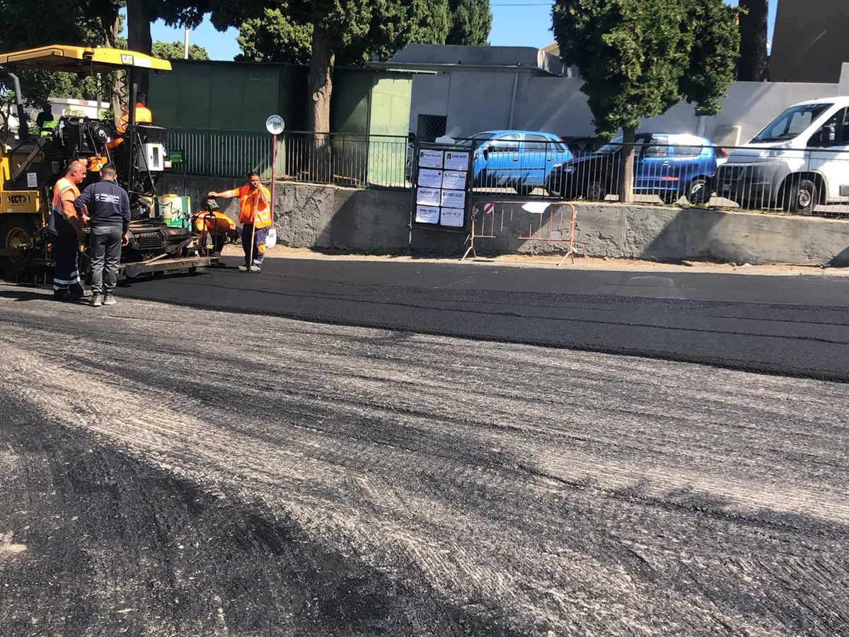 Cosenza, lavori di bitumazione\u00A0su via Popilia: le date e le zone\u00A0degli interventi\n