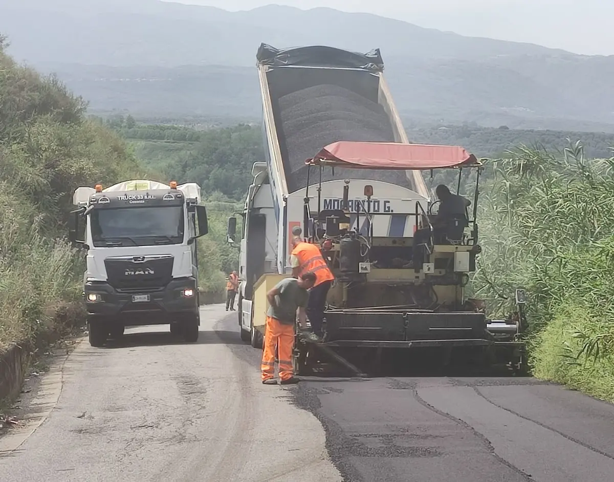 Taurianova, Varapodio e Oppido Mamertina, bitumazione in corso sulla Sp 29