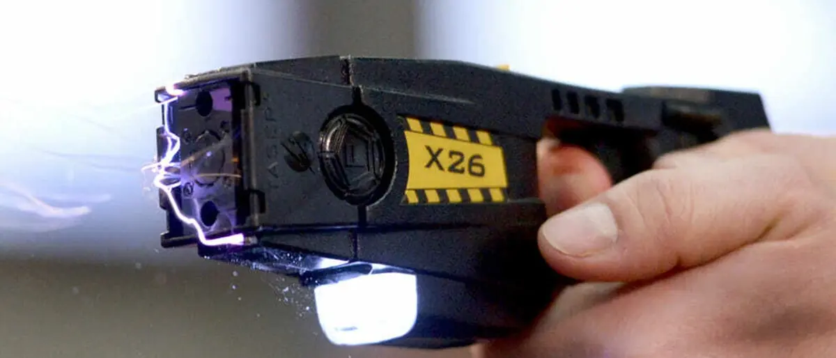 Reggio, dalla giunta via libera alla sperimentazione del Taser per la Polizia Locale