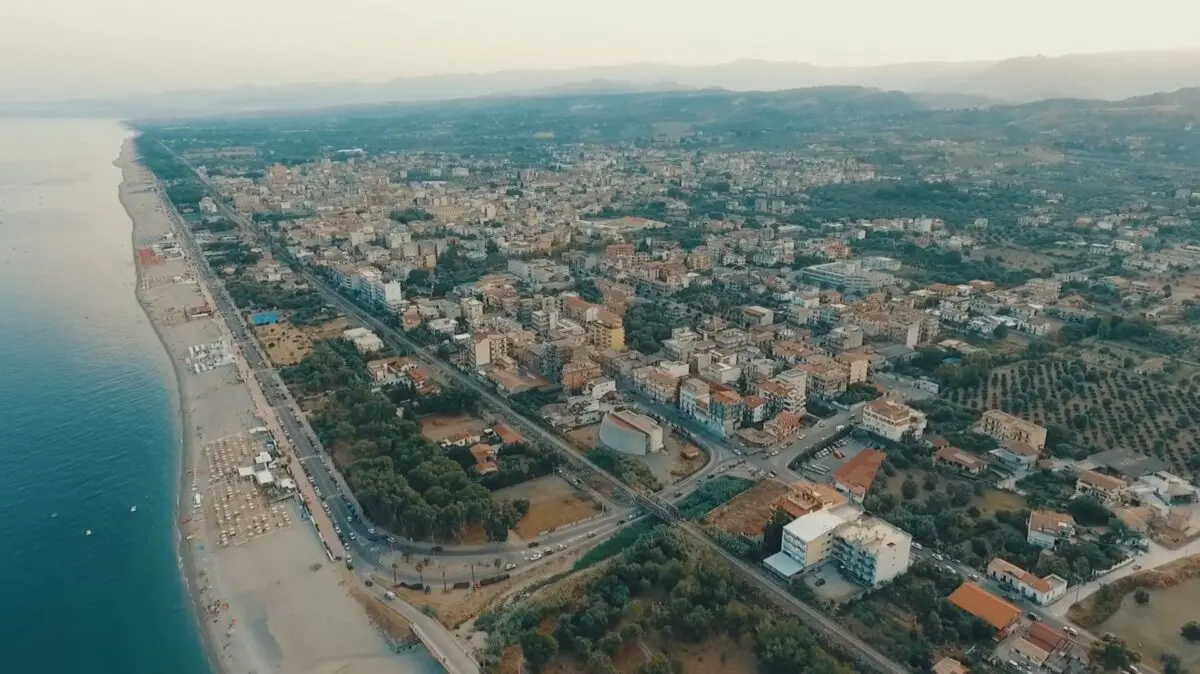 AMMINISTRATIVE 2023 | Locri, Gioiosa Jonica e Bianco: partite aperte nella Locride