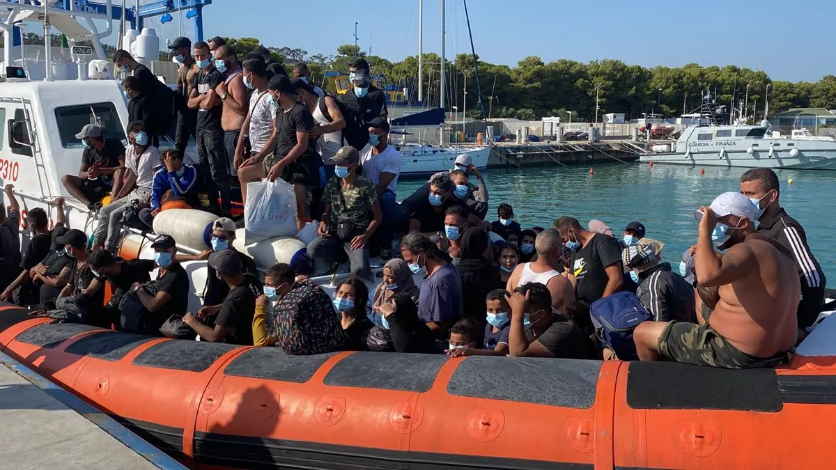 Migranti, tensione Italia-Francia: l'Ue pronta a mediare