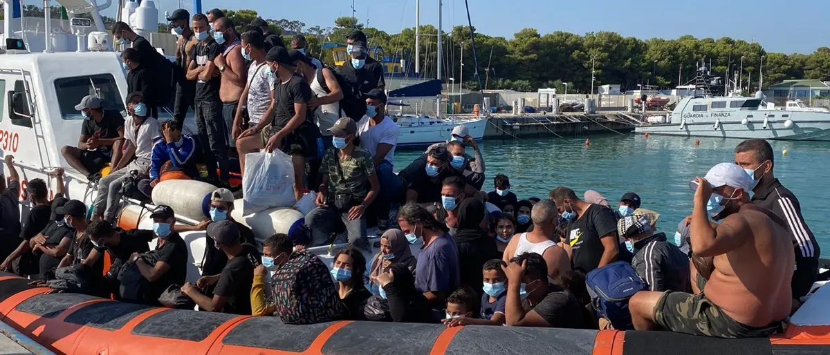 Migranti, tensione Italia-Francia: l'Ue pronta a mediare