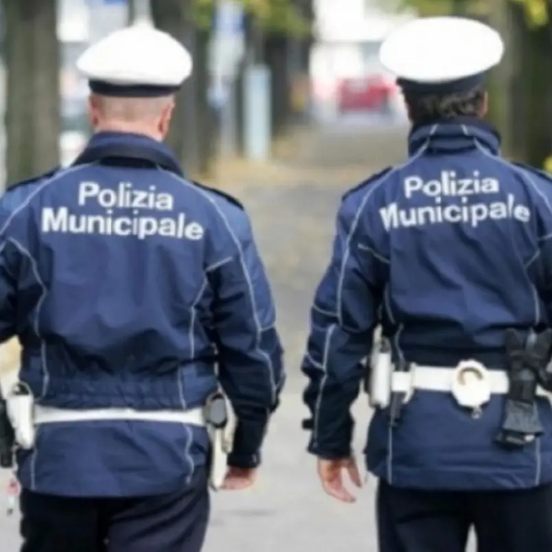 Cosenza, testata in pieno volto ad un agente di Polizia locale. Fermato un uomo