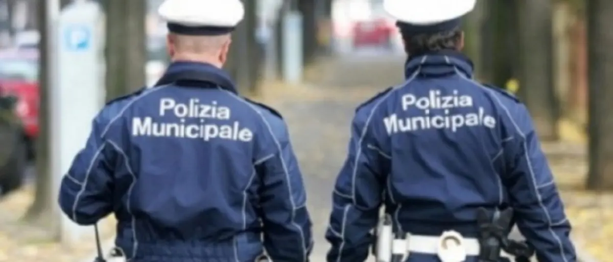 Cosenza, testata in pieno volto ad un agente di Polizia locale. Fermato un uomo