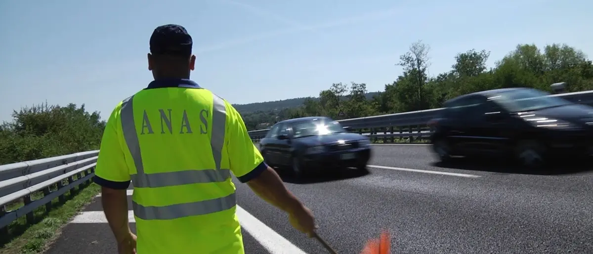 Bagnara Calabria, ANAS: traffico bloccato sulla A2 a causa di un veicolo in fiamme