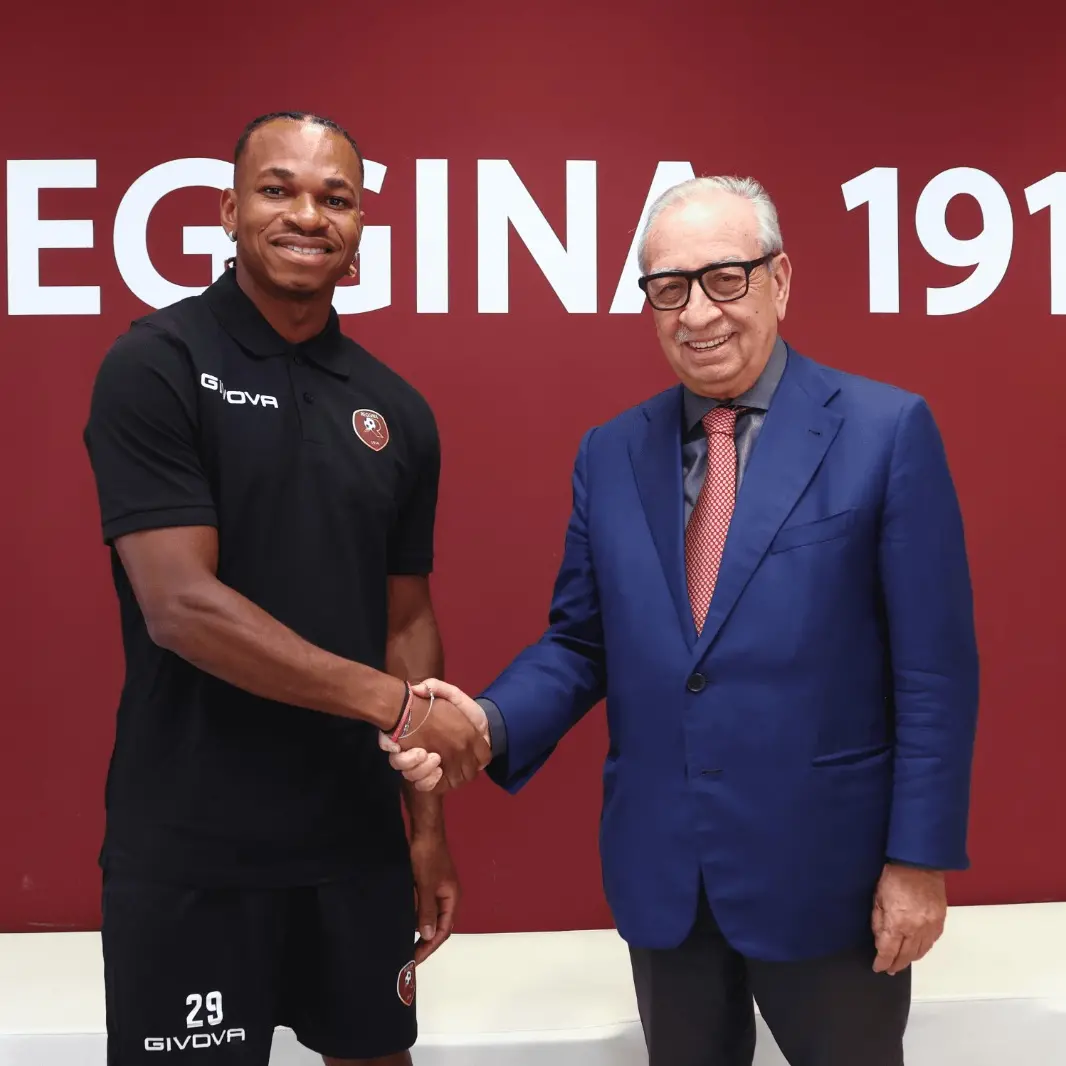 Reggina, Obi in campo dopo infortunio: le lacrime della sua bambina - VIDEO