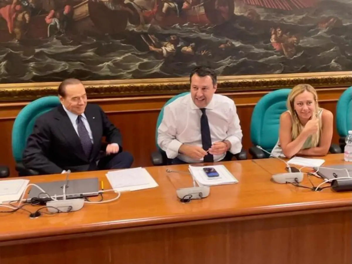 Politiche 2022, trovata l'intesa sul premier di centrodestra: a FdI 98 seggi, 70 alla Lega e 42 a Forza Italia