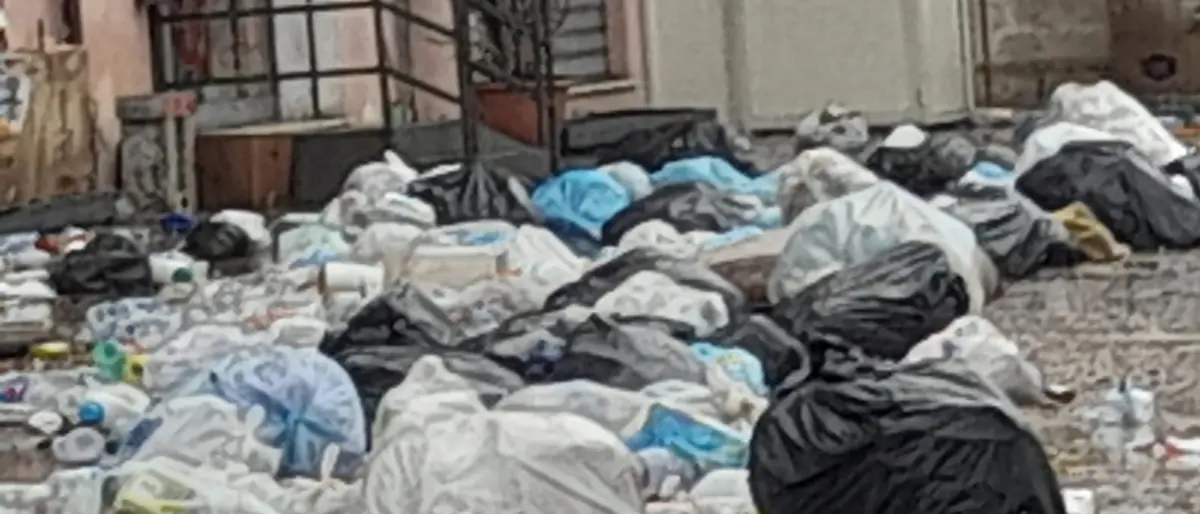 Arghillà, l’inferno reggino sommerso dai rifiuti - VIDEO