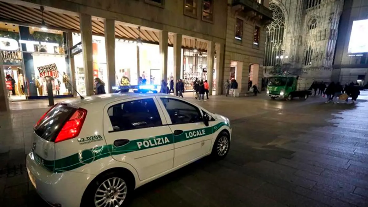 Polizia Locale in centro a Milano, 17 gennaio 2022.ANSA/MOURAD BALTI TOUATI , ANSA