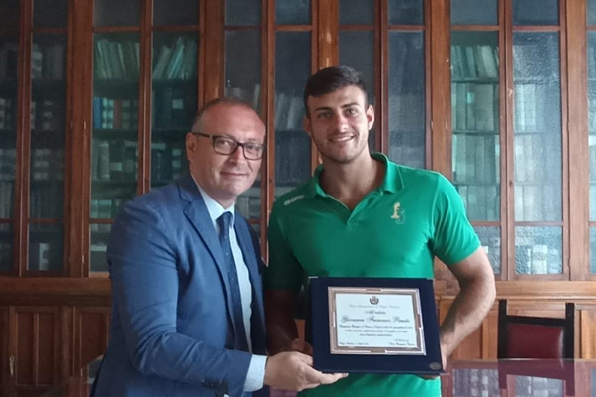 Reggio, la Metrocity omaggia il campione europeo under 23 di kayak ...