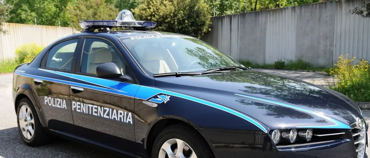 Droni per consegnare telefoni e droga in carcere: tre giovani arrestati e subito rilasciati