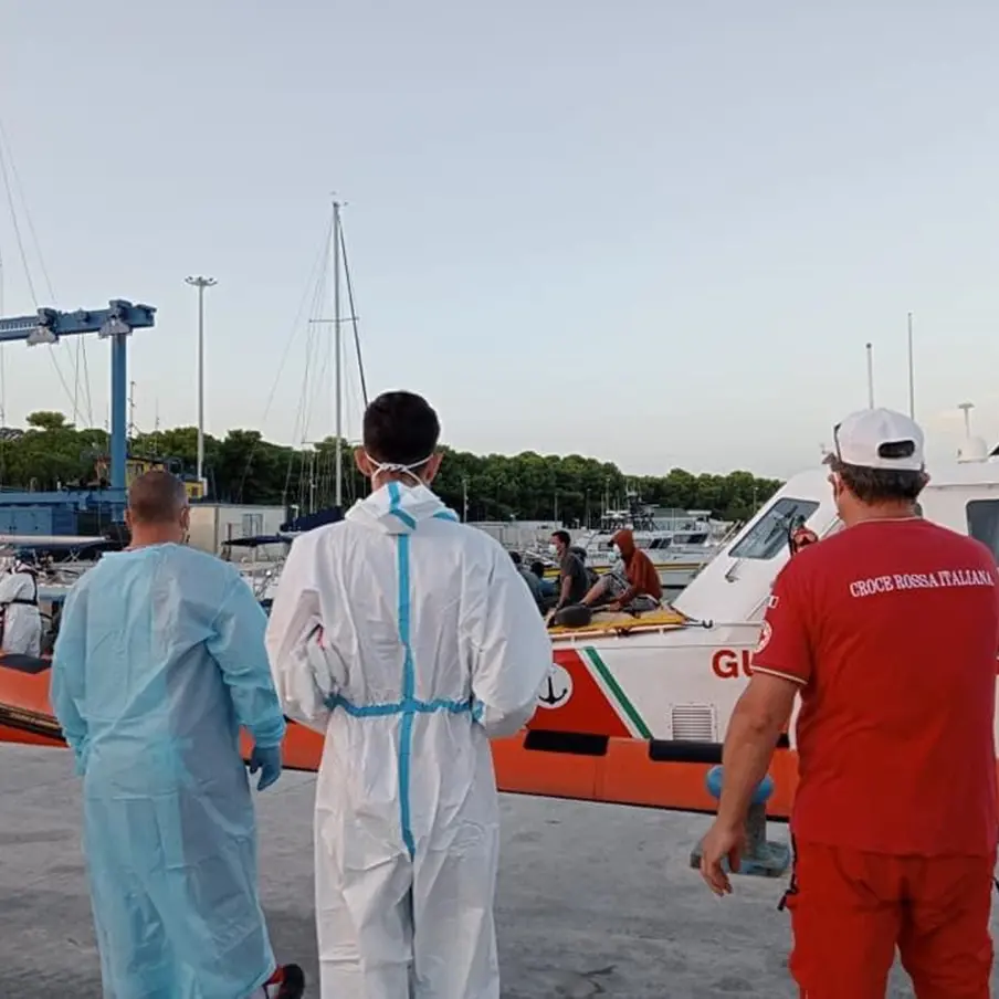 Roccella, in arrivo 61 migranti al porto delle Grazie